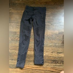 Athleta girl black leggings with cool design, size L (girls)